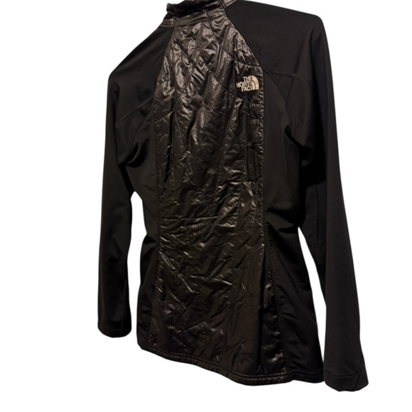 The North Face Women's Black Ski Jacket in great condtions. Soft, lightweight - Picture 7 of 16